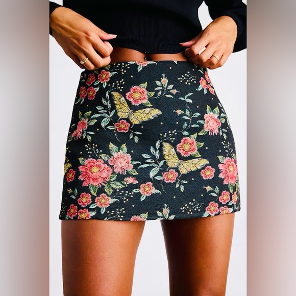 Lulus Dresses & Skirts - ❤️ Lulus Ismerie Black Floral Jacquard Mid-Rise Skort